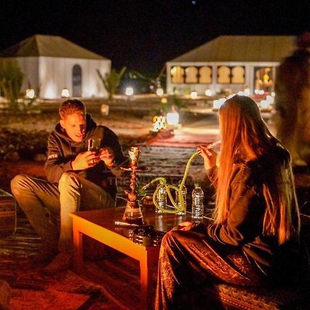 The White Camp - Your Merzouga Luxury Desert Camp & Erg Chebbi Dunes Camel Riding Eksteriør billede