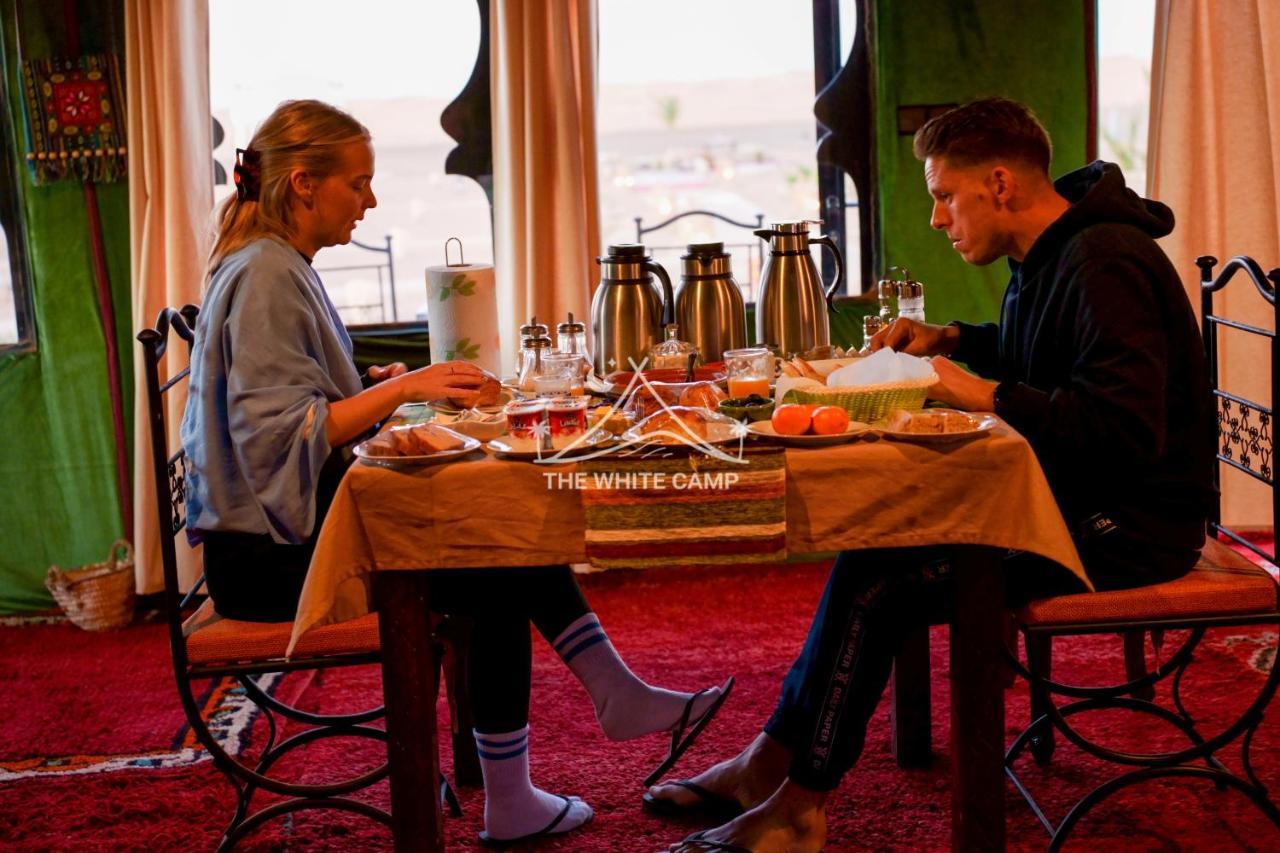 The White Camp - Your Merzouga Luxury Desert Camp & Erg Chebbi Dunes Camel Riding Eksteriør billede