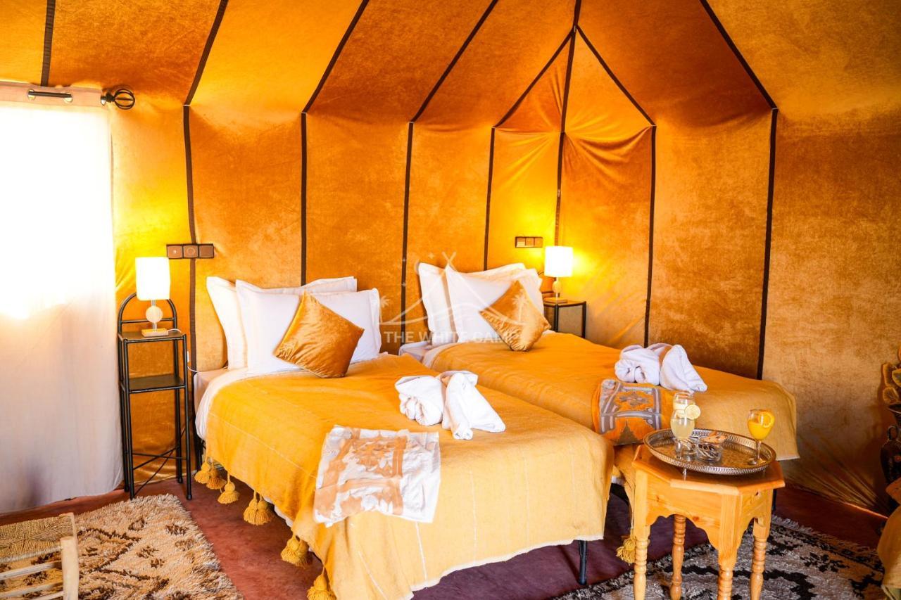 The White Camp - Your Merzouga Luxury Desert Camp & Erg Chebbi Dunes Camel Riding Eksteriør billede