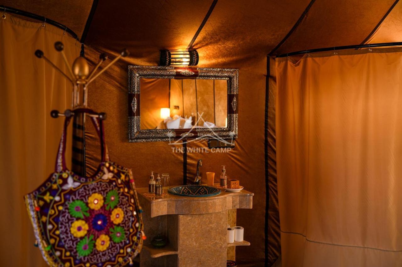 The White Camp - Your Merzouga Luxury Desert Camp & Erg Chebbi Dunes Camel Riding Eksteriør billede