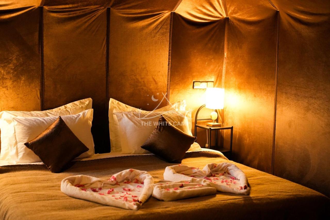 The White Camp - Your Merzouga Luxury Desert Camp & Erg Chebbi Dunes Camel Riding Eksteriør billede