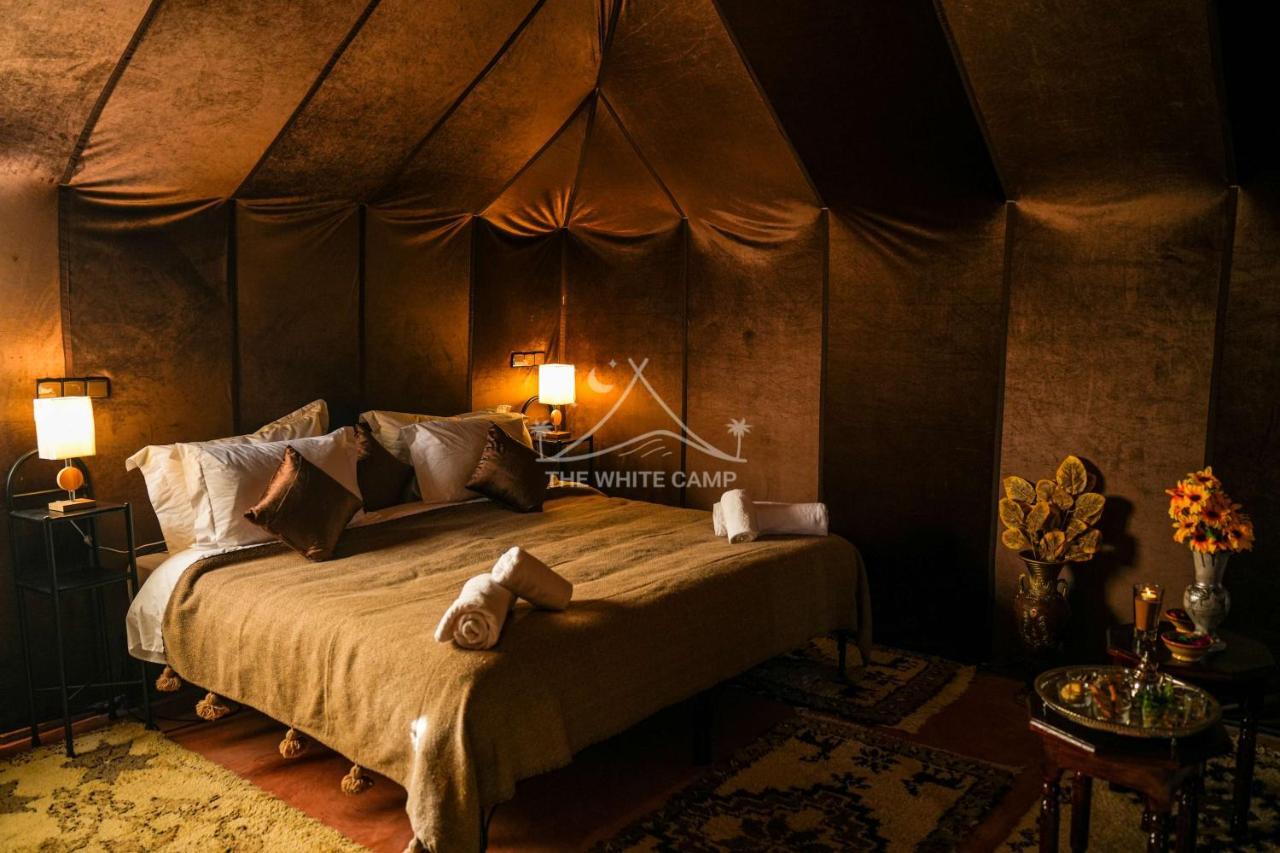 The White Camp - Your Merzouga Luxury Desert Camp & Erg Chebbi Dunes Camel Riding Eksteriør billede