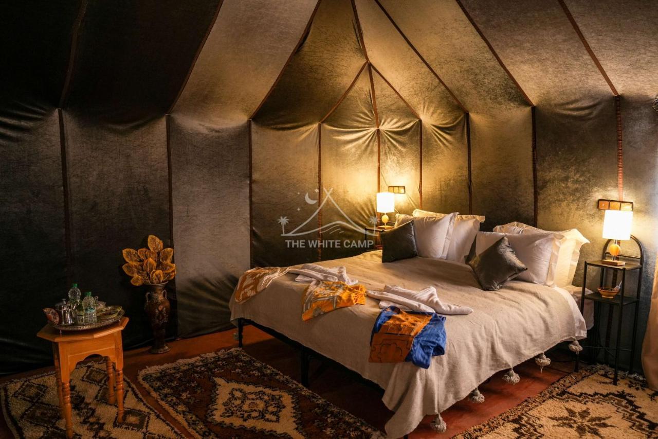The White Camp - Your Merzouga Luxury Desert Camp & Erg Chebbi Dunes Camel Riding Eksteriør billede