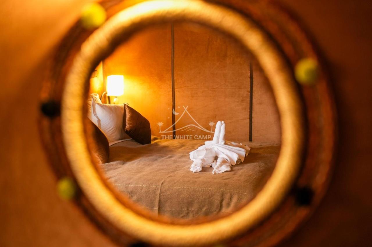 The White Camp - Your Merzouga Luxury Desert Camp & Erg Chebbi Dunes Camel Riding Eksteriør billede