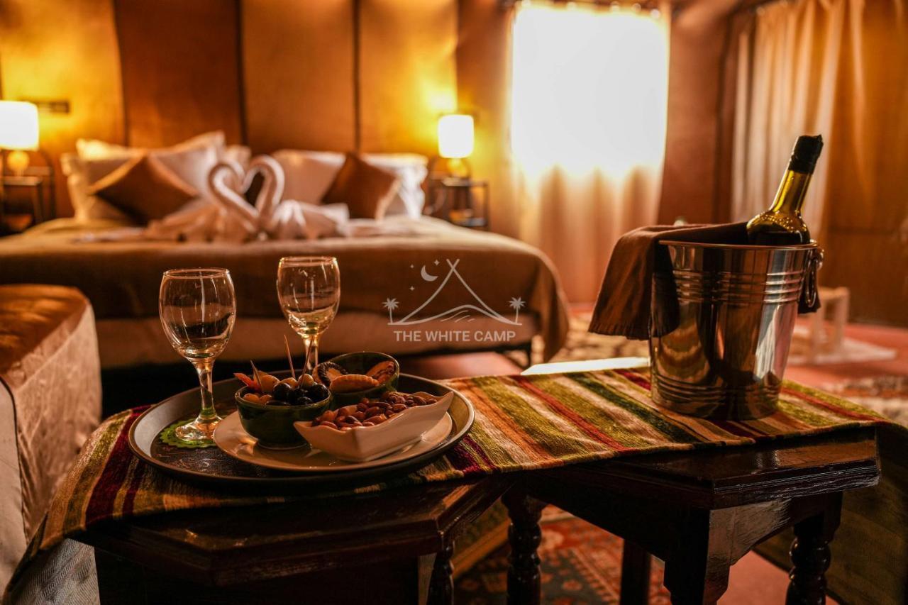 The White Camp - Your Merzouga Luxury Desert Camp & Erg Chebbi Dunes Camel Riding Eksteriør billede