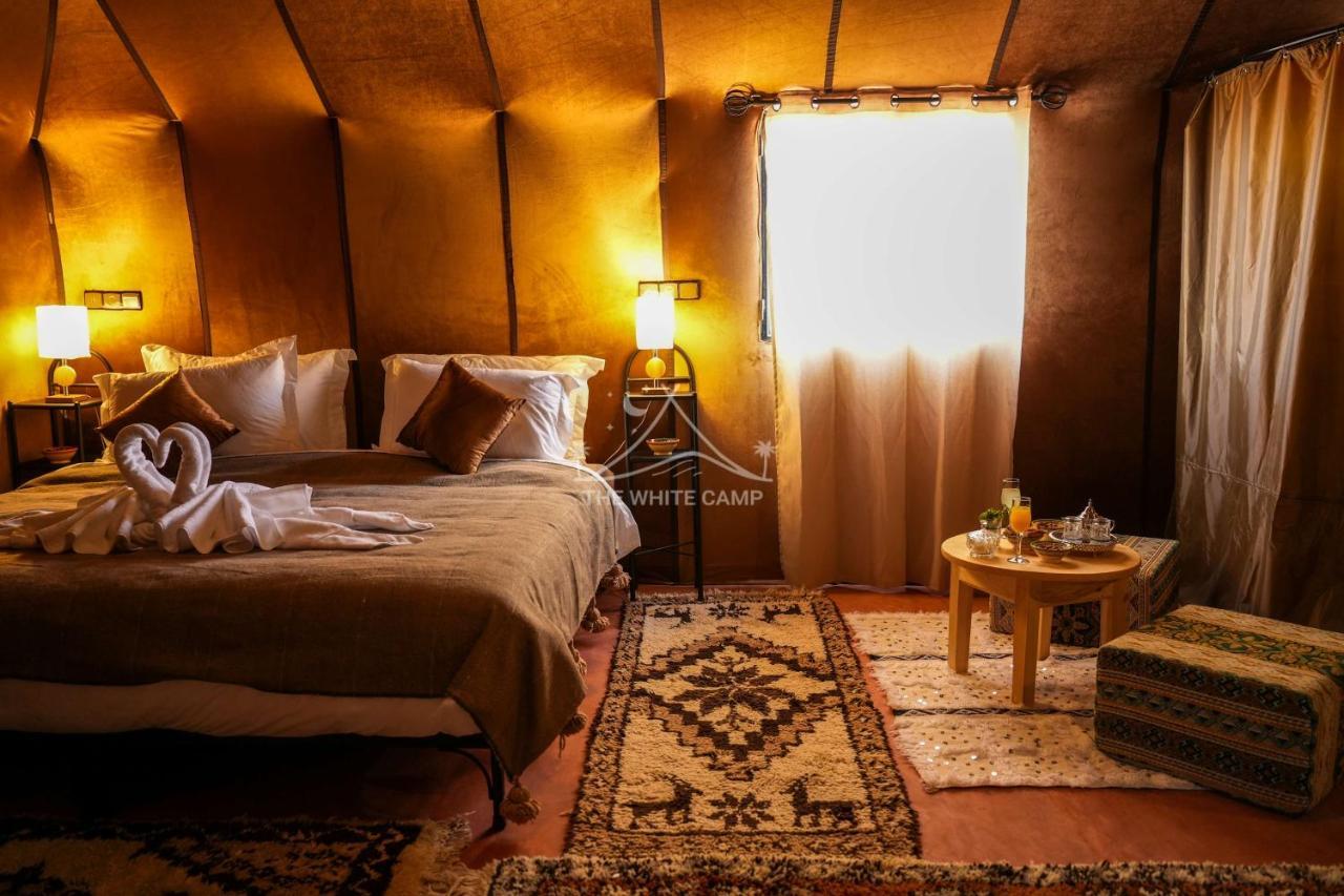 The White Camp - Your Merzouga Luxury Desert Camp & Erg Chebbi Dunes Camel Riding Eksteriør billede