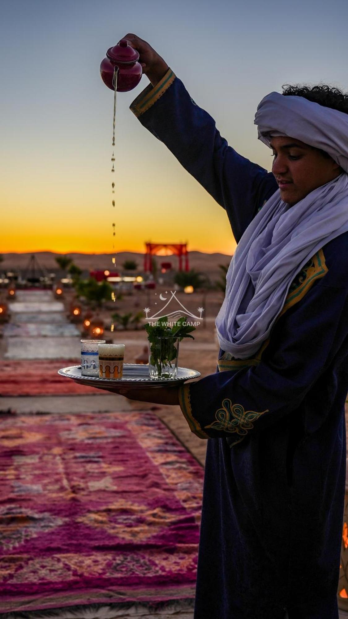 The White Camp - Your Merzouga Luxury Desert Camp & Erg Chebbi Dunes Camel Riding Eksteriør billede