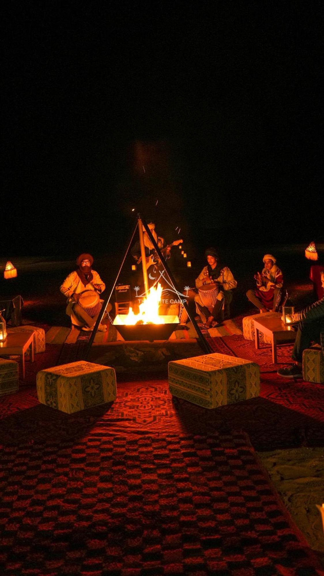 The White Camp - Your Merzouga Luxury Desert Camp & Erg Chebbi Dunes Camel Riding Eksteriør billede