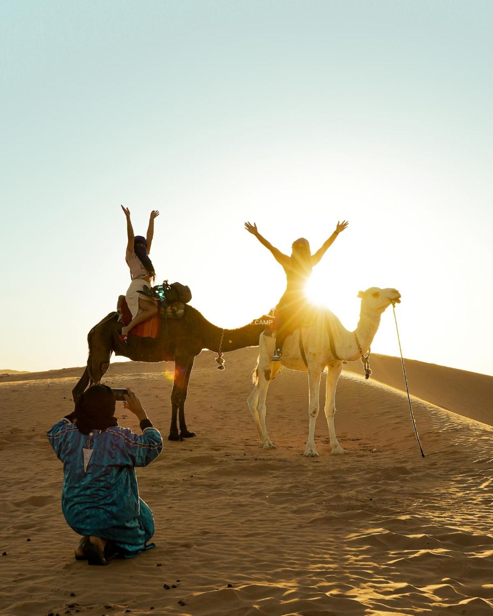 The White Camp - Your Merzouga Luxury Desert Camp & Erg Chebbi Dunes Camel Riding Eksteriør billede