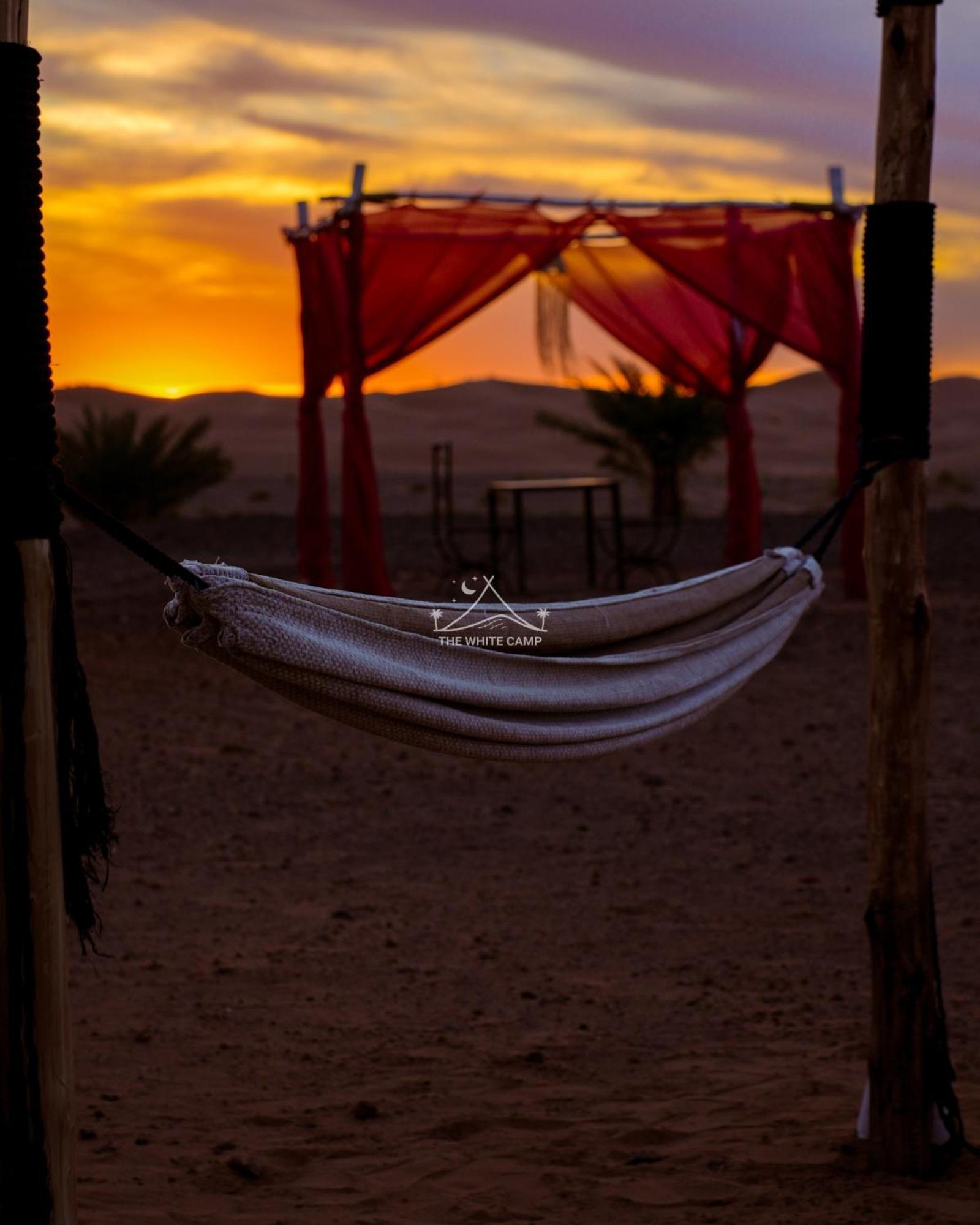 The White Camp - Your Merzouga Luxury Desert Camp & Erg Chebbi Dunes Camel Riding Eksteriør billede