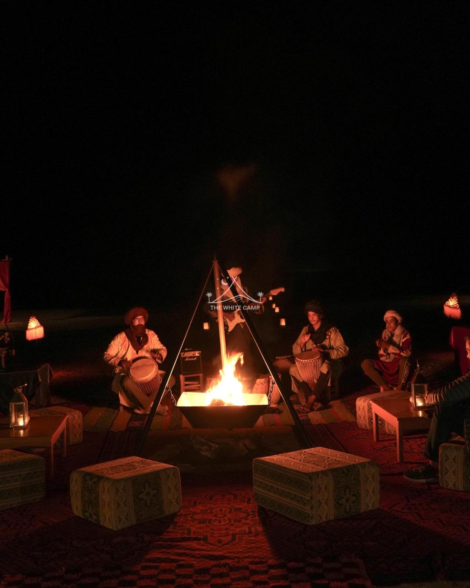 The White Camp - Your Merzouga Luxury Desert Camp & Erg Chebbi Dunes Camel Riding Eksteriør billede