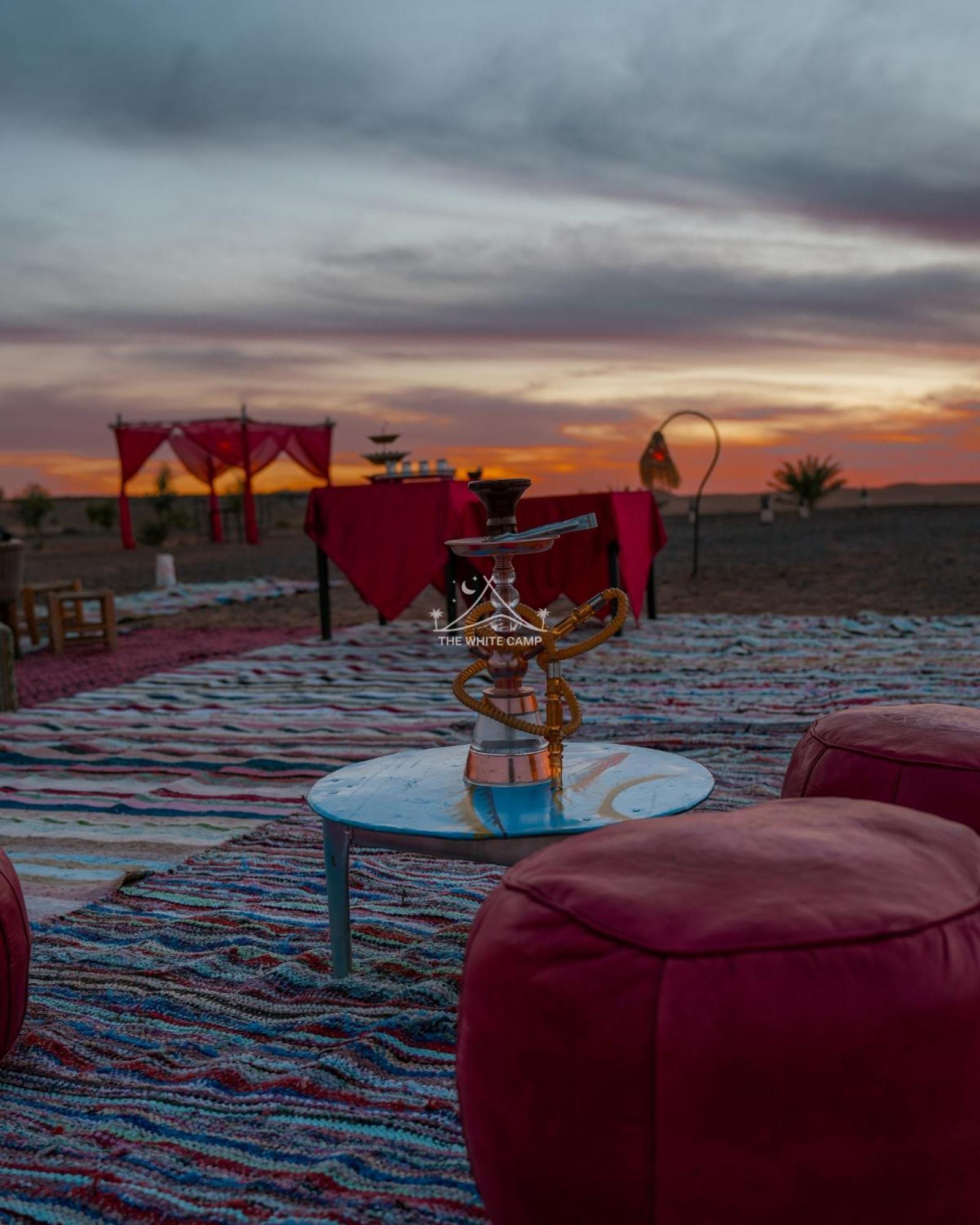 The White Camp - Your Merzouga Luxury Desert Camp & Erg Chebbi Dunes Camel Riding Eksteriør billede