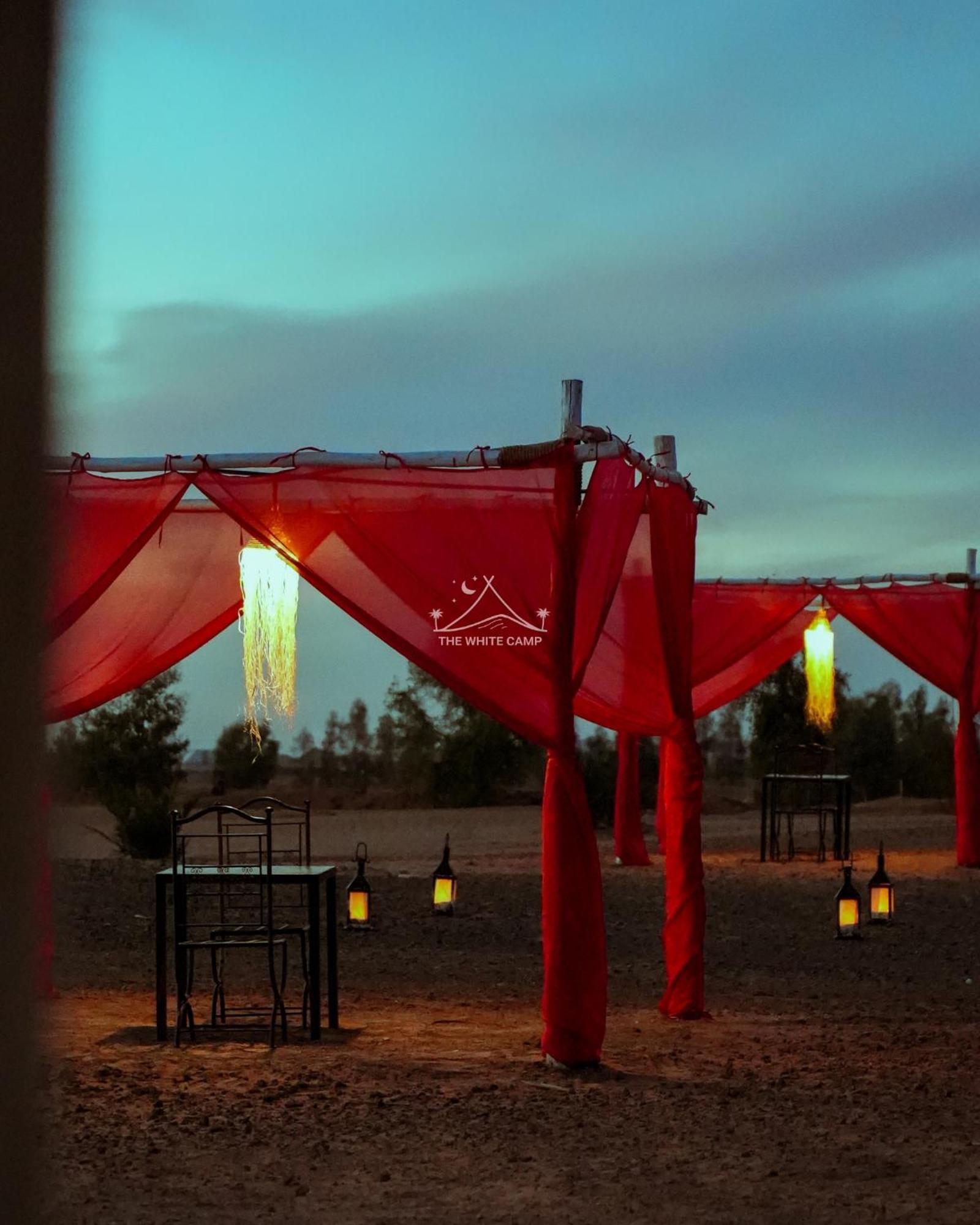 The White Camp - Your Merzouga Luxury Desert Camp & Erg Chebbi Dunes Camel Riding Eksteriør billede