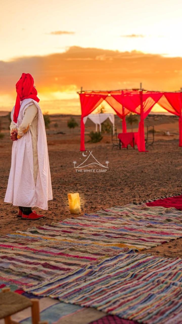 The White Camp - Your Merzouga Luxury Desert Camp & Erg Chebbi Dunes Camel Riding Eksteriør billede
